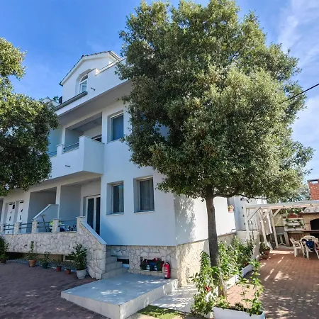 Daire Maris Apartments, Petrčane
