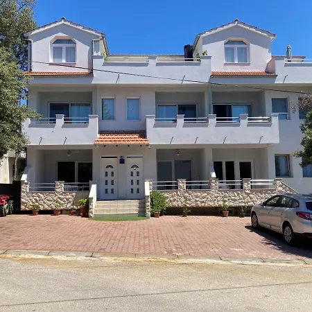 Daire Maris Apartments,