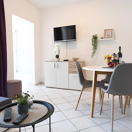 Daire Maris Apartments,