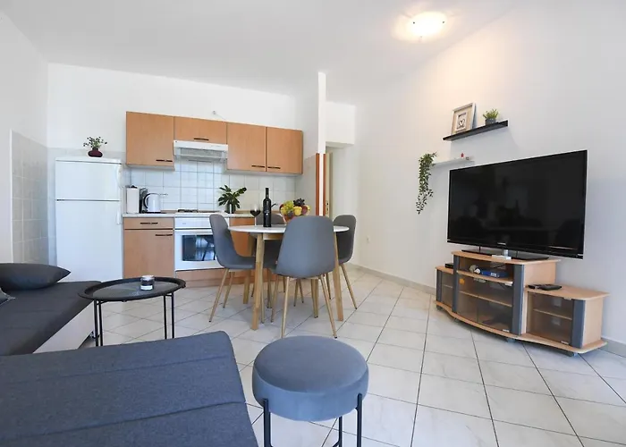 Maris Apartments,