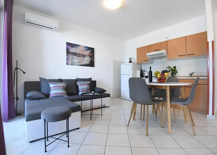 Maris Apartments,