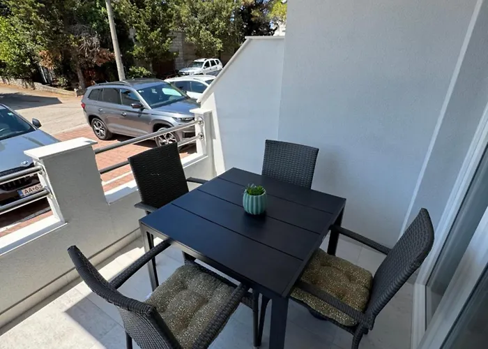 Maris Apartments, * Петрчане
