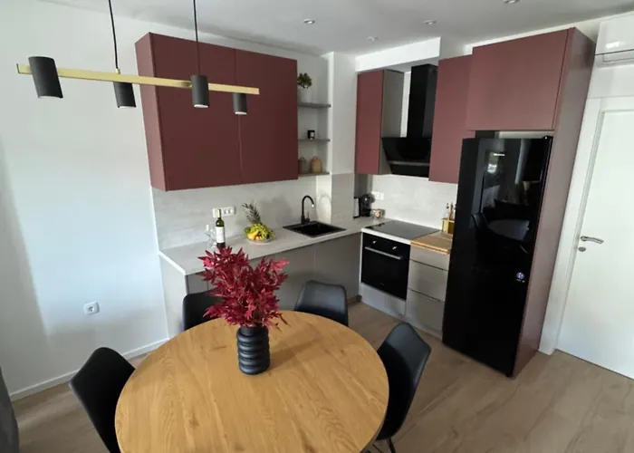 Maris Apartments, * Петрчане