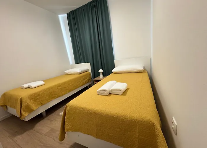 Maris Apartments, * Петрчане