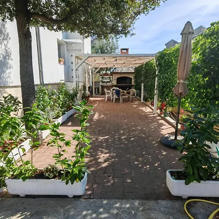 Maris Apartments, Petrcane
