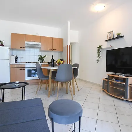 Maris Apartments,