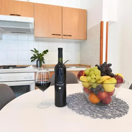 Maris Apartments, Apartment Petrcane