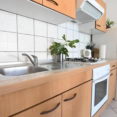 Maris Apartments, * Petrcane