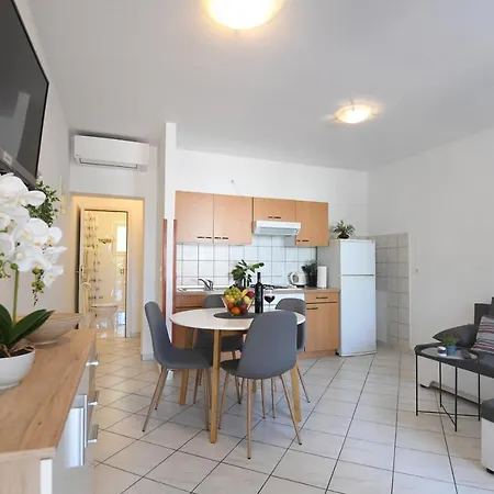 Maris Apartments, *