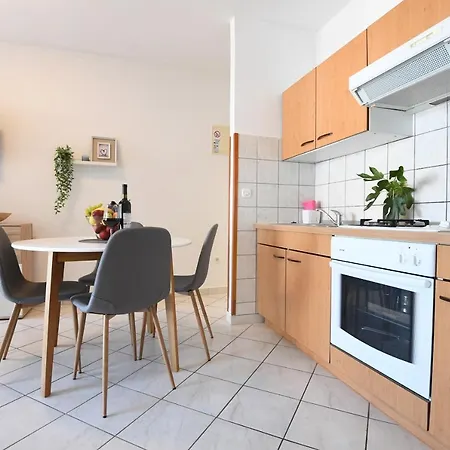 Maris Apartments,