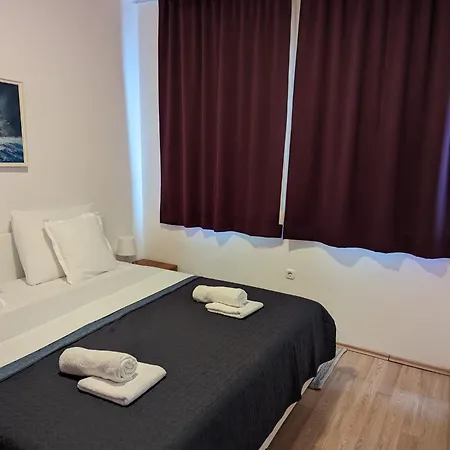 Maris Apartments, * Petrcane