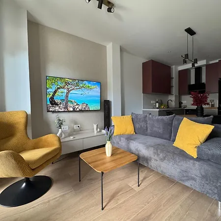 Maris Apartments,