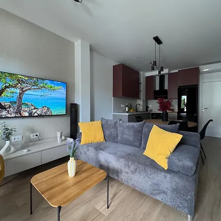 Maris Apartments,
