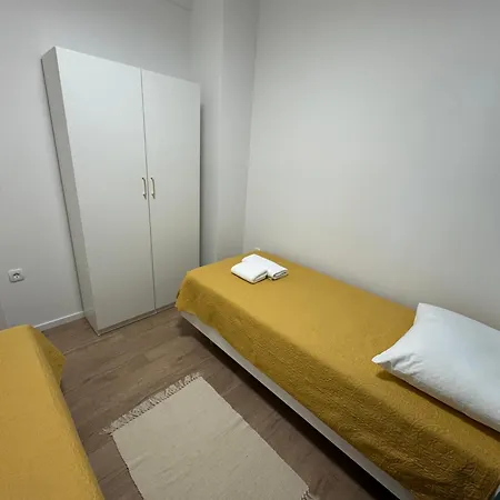 Maris Apartments, Petrcane