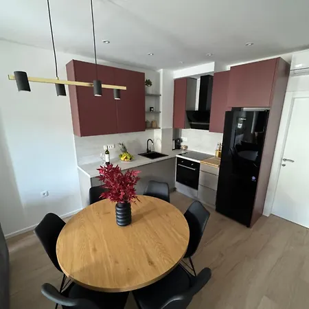 Maris Apartments, * Petrcane