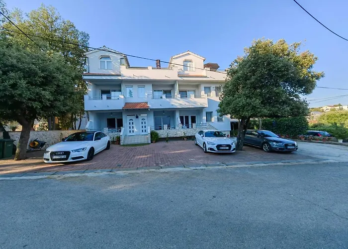 Maris Apartments, شقة بيتريتْشاني