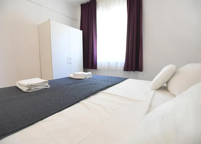 Maris Apartments, * Petrcane
