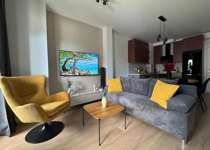 Maris Apartments,
