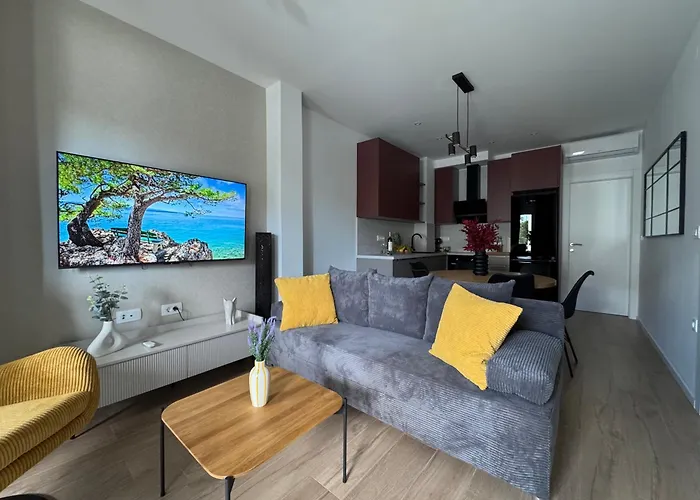 Maris Apartments,