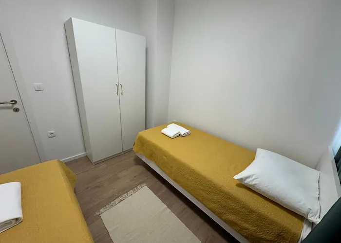 Maris Apartments, بيتريتْشاني